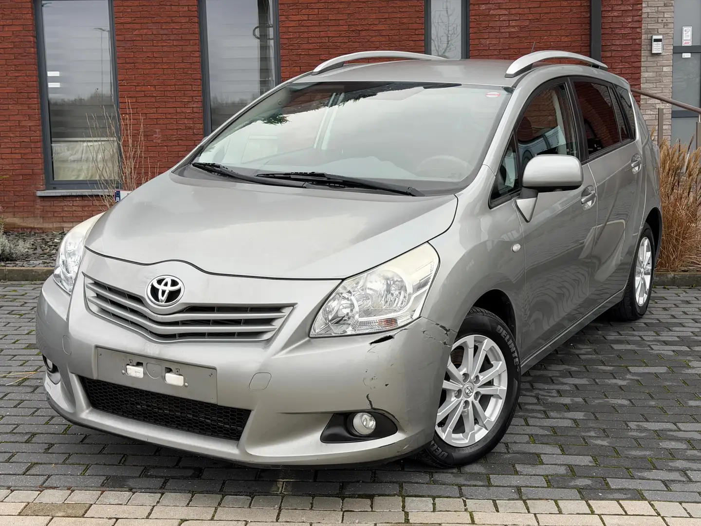 Toyota Verso ( 65.053Km ) 7 Places ( 1er propriétaire ) 2.0D Šedá - 2