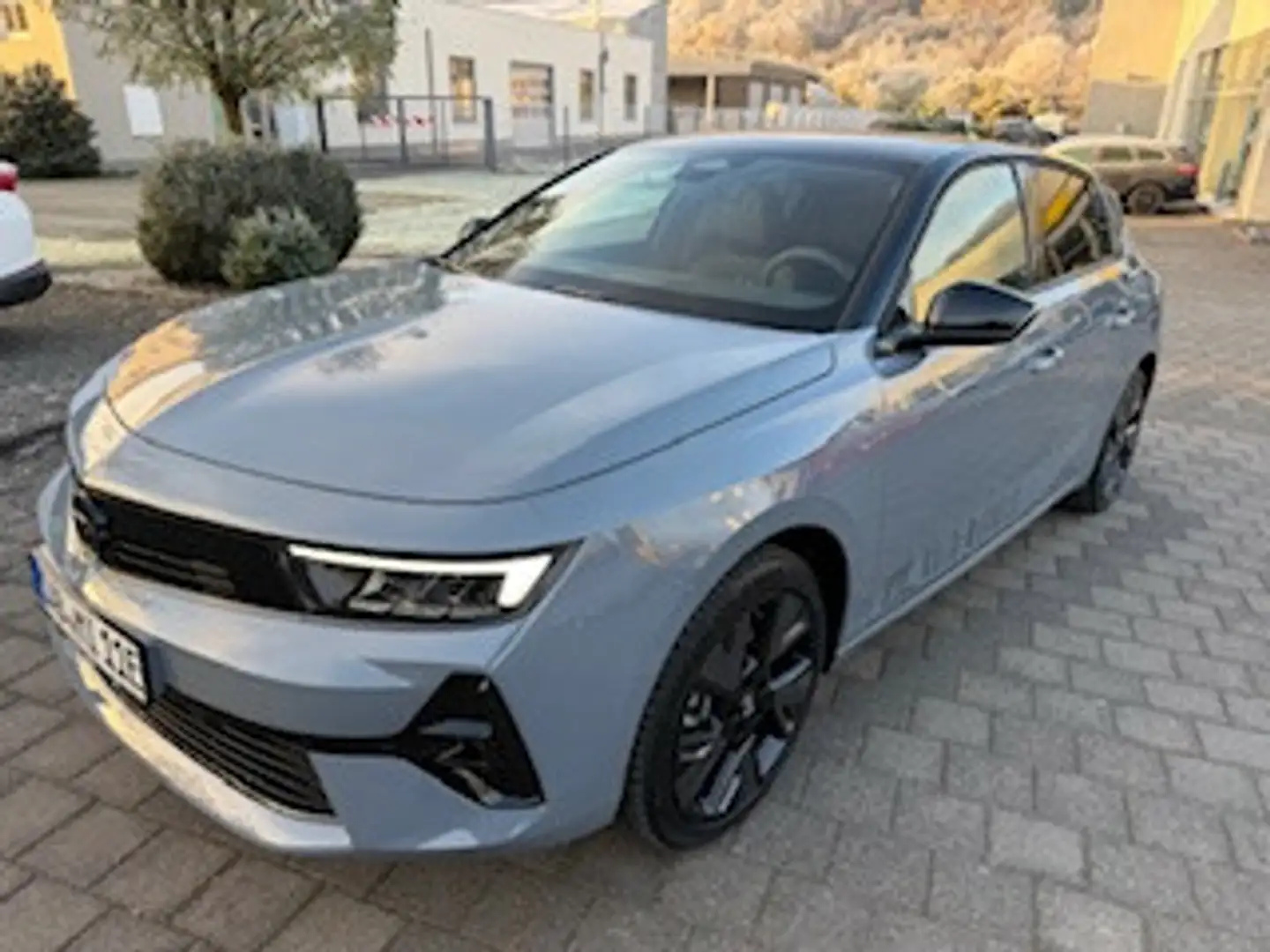 Opel Astra GS Grau - 2