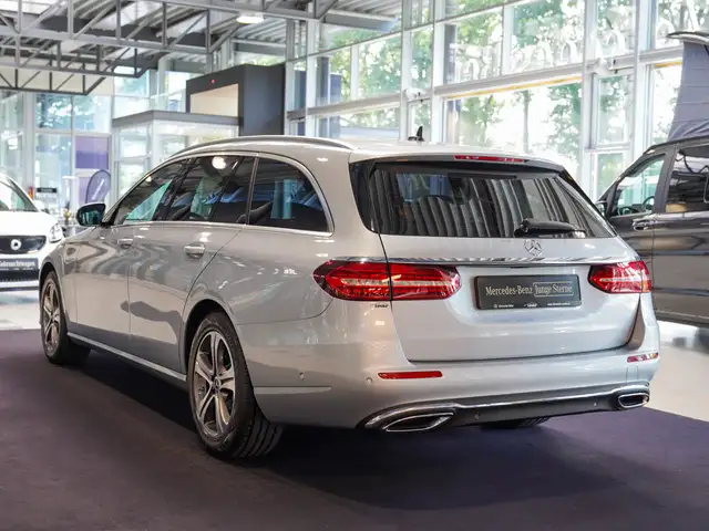 Mercedes-Benz E-Class view 5