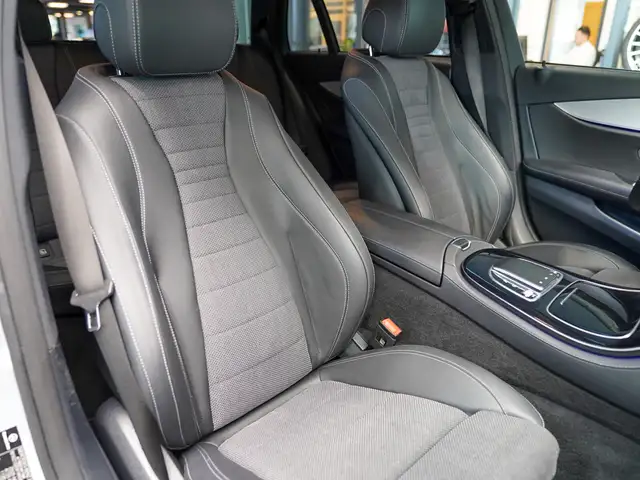 Mercedes-Benz E-Class view 8