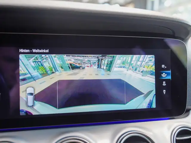 Mercedes-Benz E-Class view 23