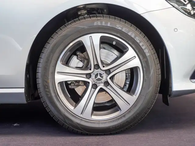 Mercedes-Benz E-Class view 2