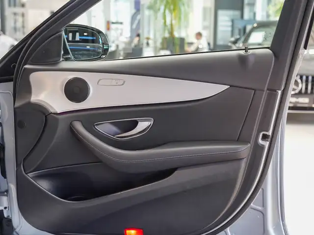 Mercedes-Benz E-Class view 9