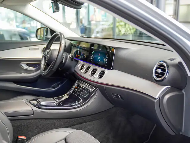 Mercedes-Benz E-Class view 7