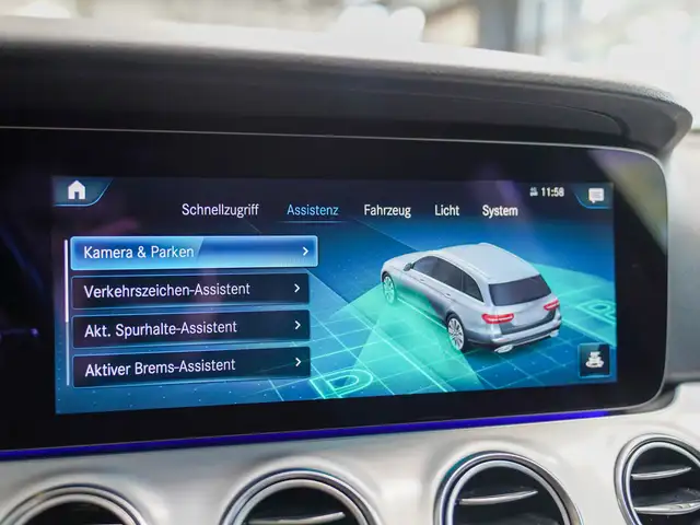 Mercedes-Benz E-Class view 22