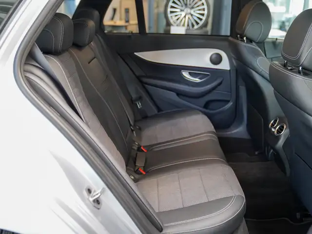 Mercedes-Benz E-Class view 11