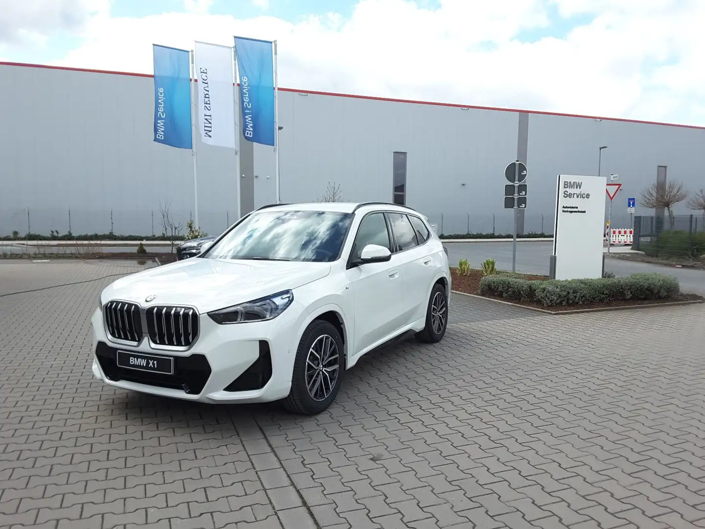 BMW X1 20 i,sDrive,M Sport,AHK,Navi,Klima, Alu,LRH, Wit - 1