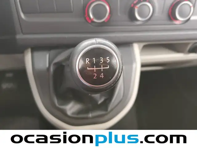 Volkswagen Caravelle view 5