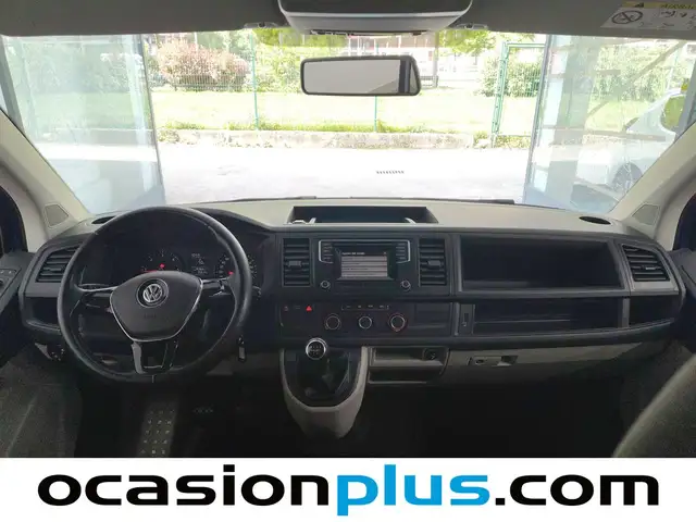 Volkswagen Caravelle view 8