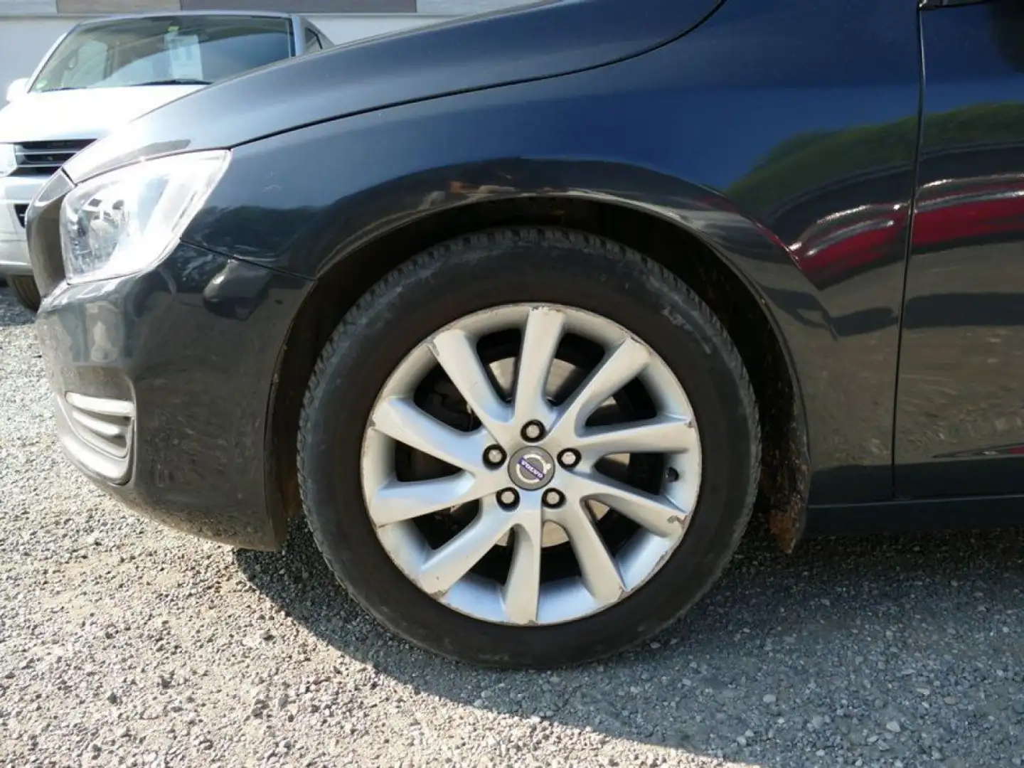 Volvo V60 D4 181 Ch MOMENTUM GEARTRONIC BVA Gris - 2