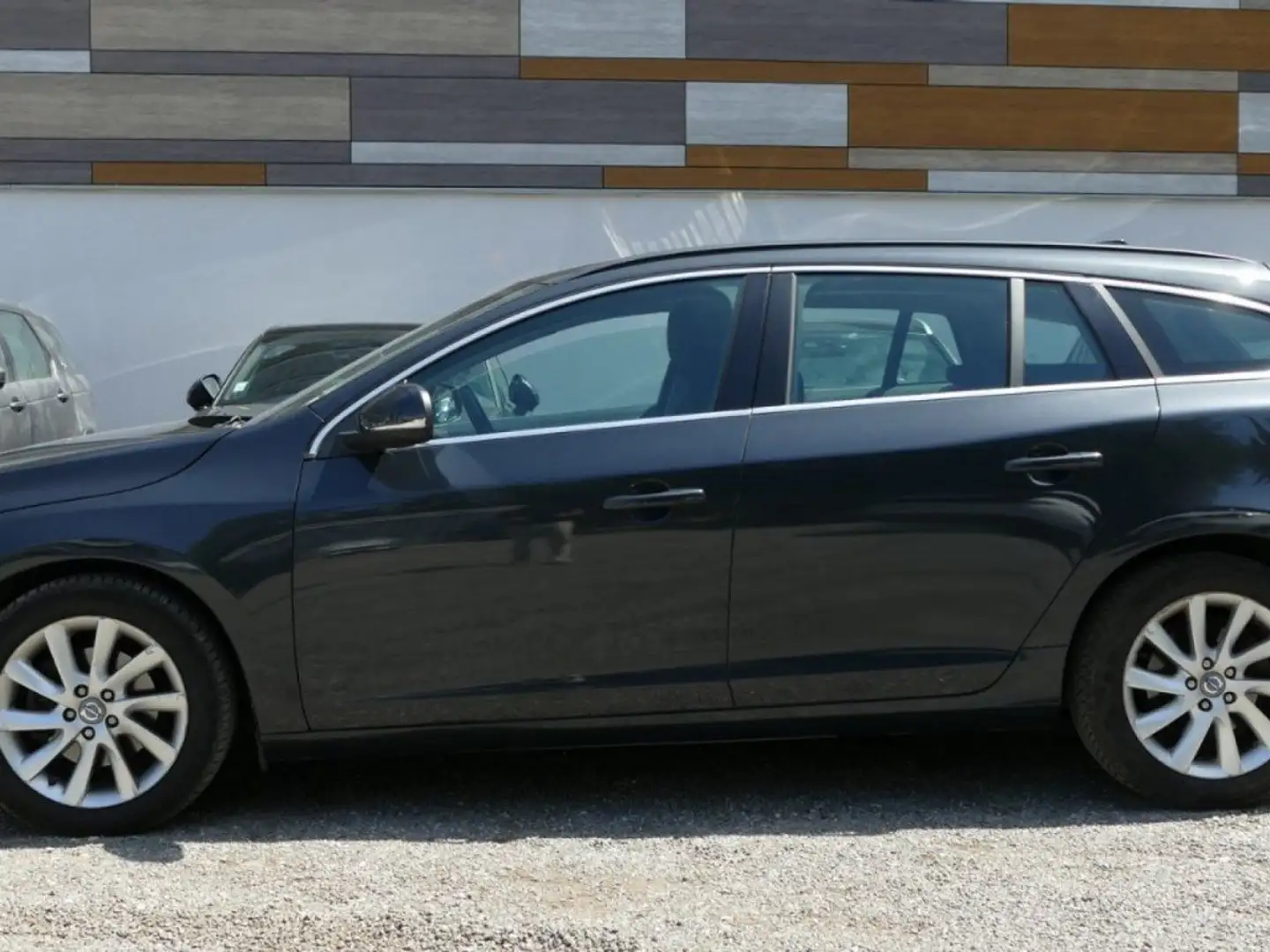 Volvo V60 D4 181 Ch MOMENTUM GEARTRONIC BVA Gris - 2