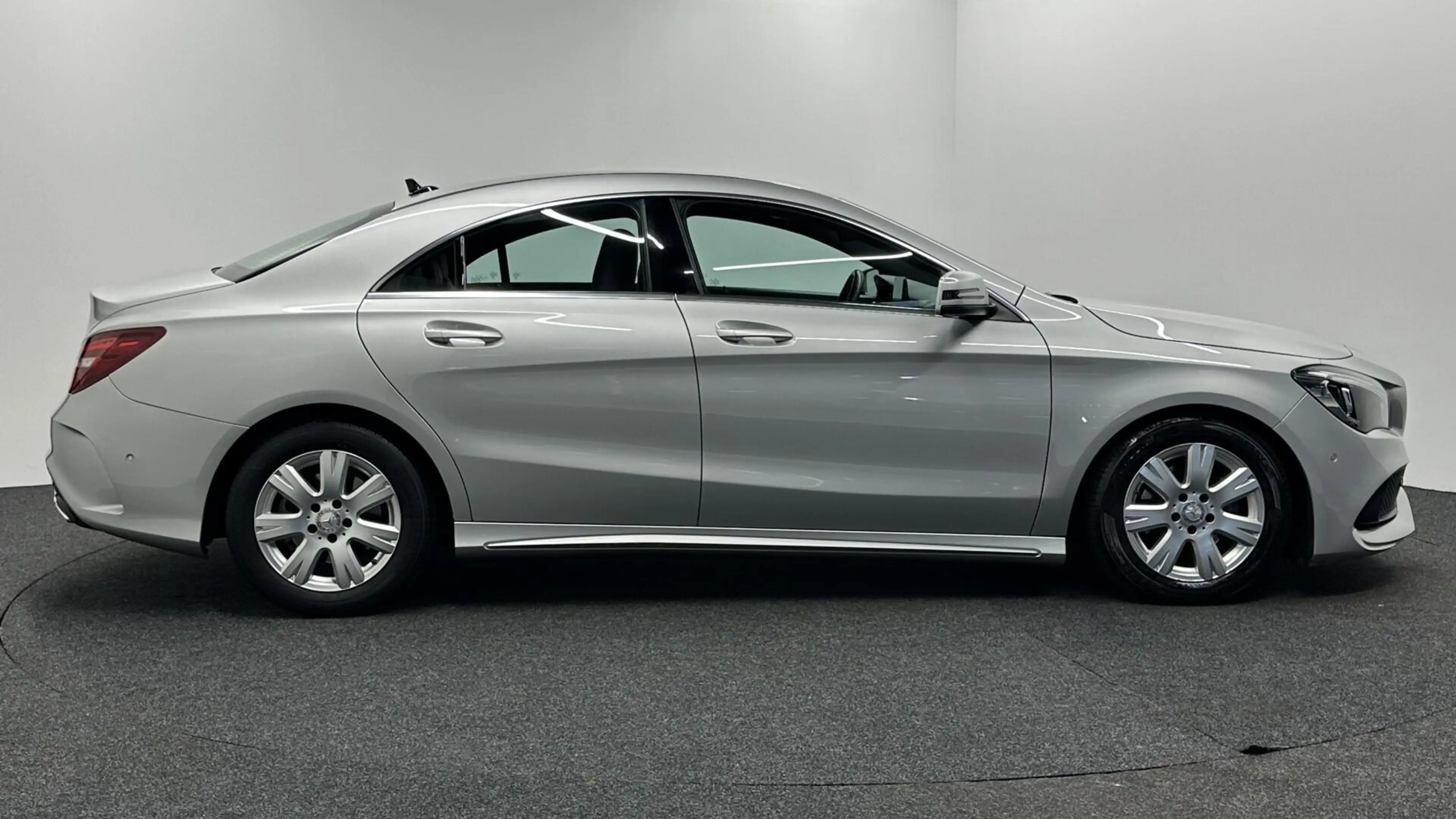 Mercedes-Benz CLA 180 Business Solution AMG NAVI CRUISE LM. — photo 9