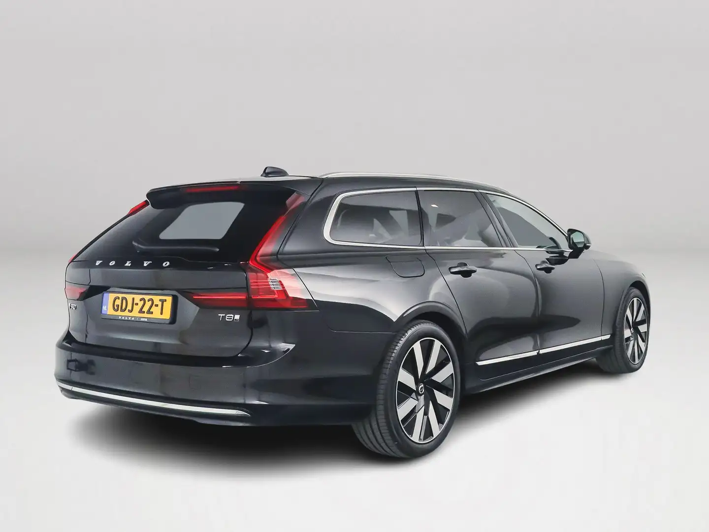 Volvo V90 T8 Aut. Plug-in hybrid AWD Plus Bright | Panoramad Zwart - 2