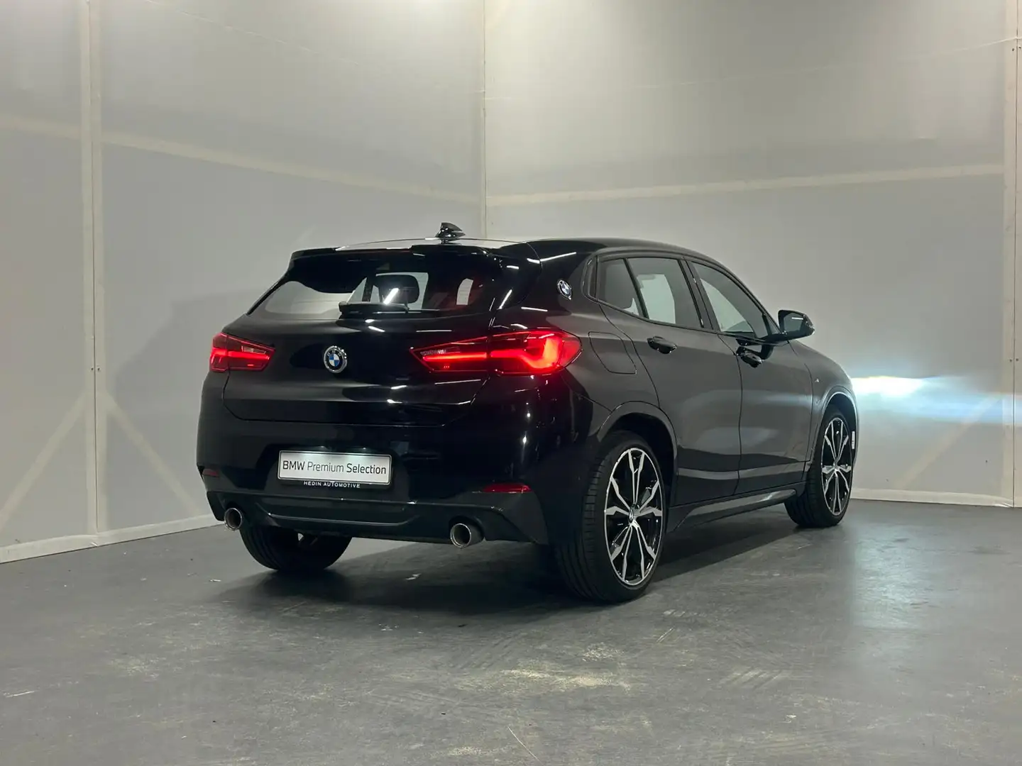 BMW X2 sDrive20i High Executive Zwart - 2