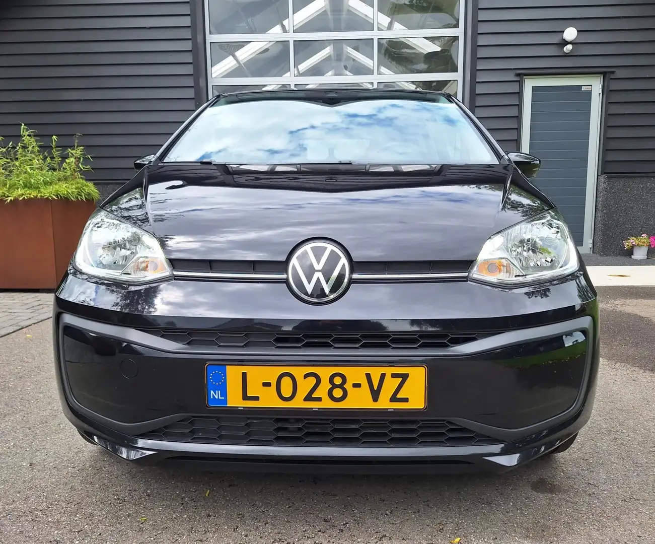 Volkswagen up! 1.0 BTW-Auto ! 1e Eigenaar ! Navigatie, Climate-Co Zwart - 2