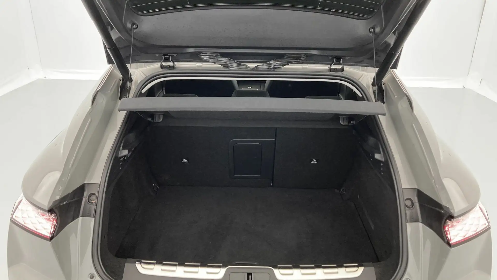 DS Automobiles DS 4 1.6 E-Tense 225cv Performance Line + Ezüst - 2