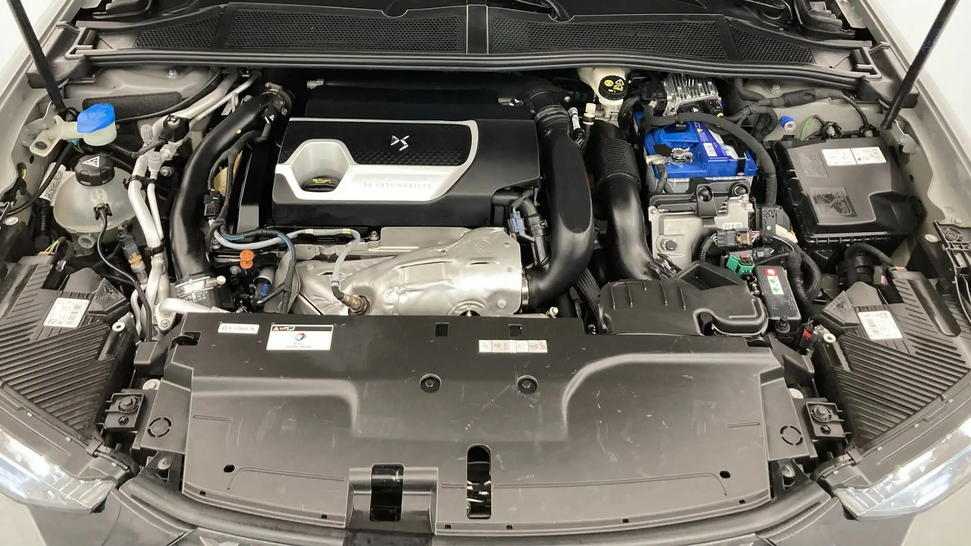 DS Automobiles DS 4 1.6 E-Tense 225cv Performance Line + Plateado - 2