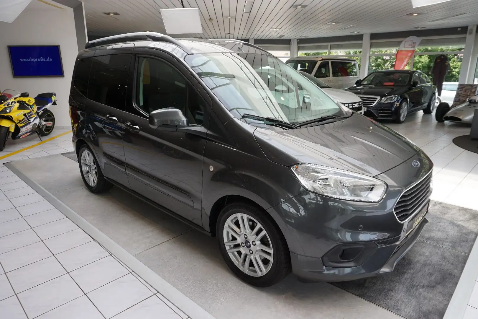 Ford Tourneo Courier Titanium NAVI, SITZHEIZUNG, PDC Grau - 2