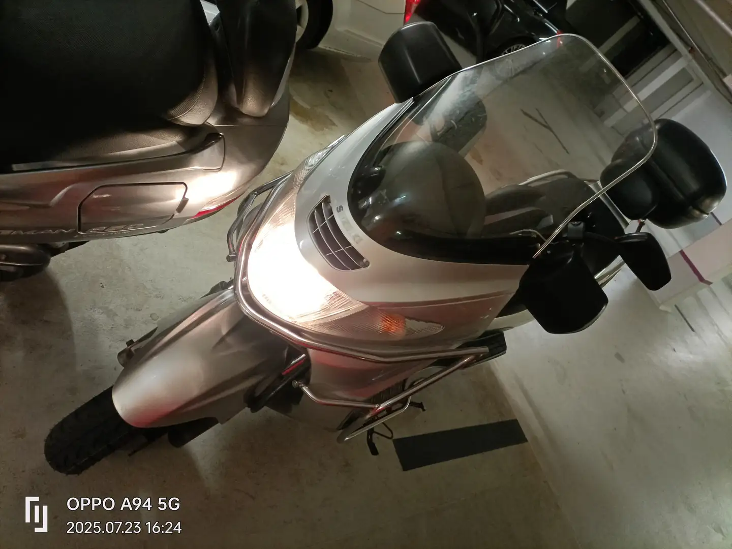 Suzuki Burgman 400 Argintiu - 2