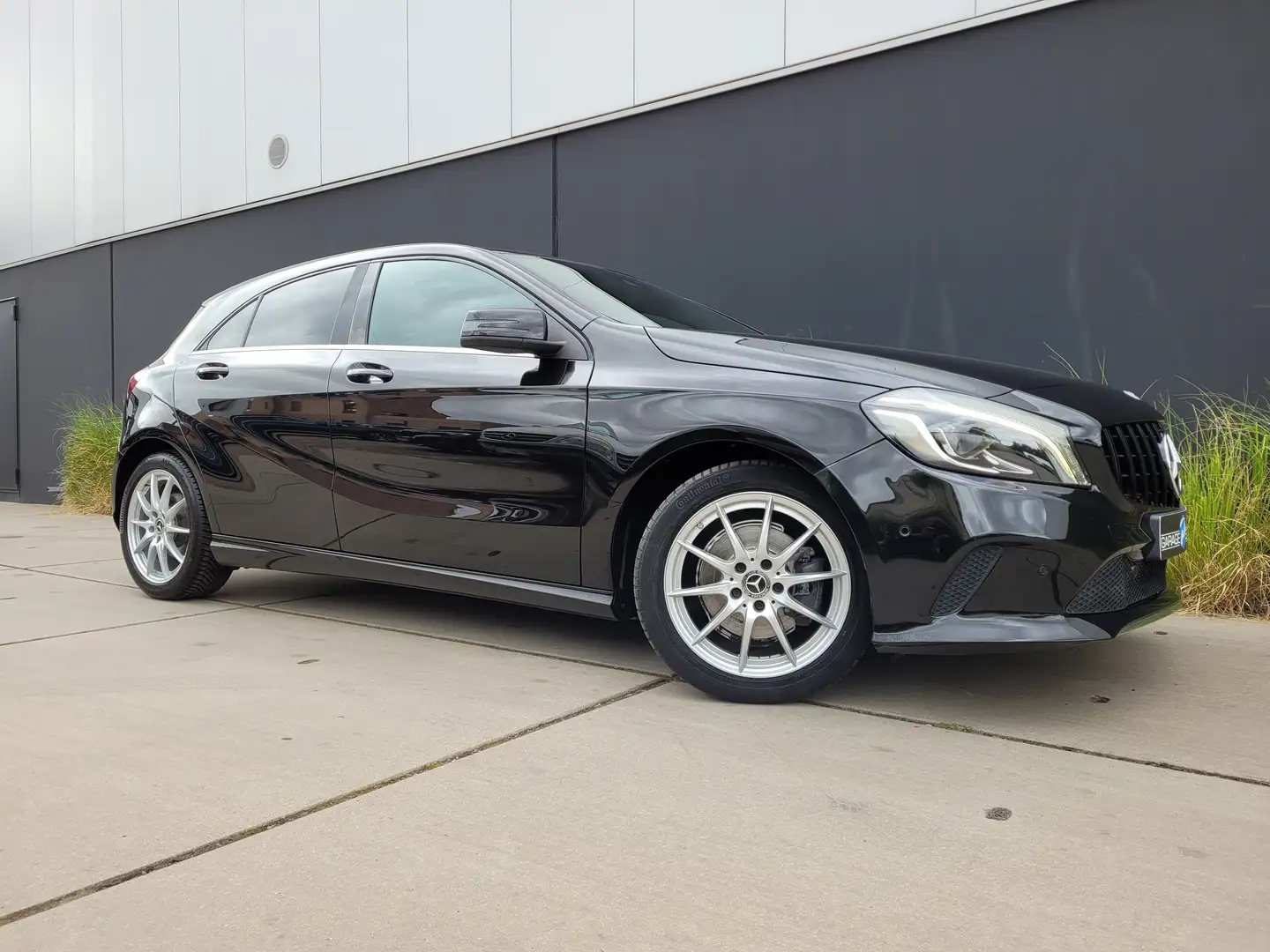 Mercedes-Benz A 180 *AUT.*KEYLESS*URBAN*NAVI*DEELLEDER*CAMERA*PTS* Nero - 1