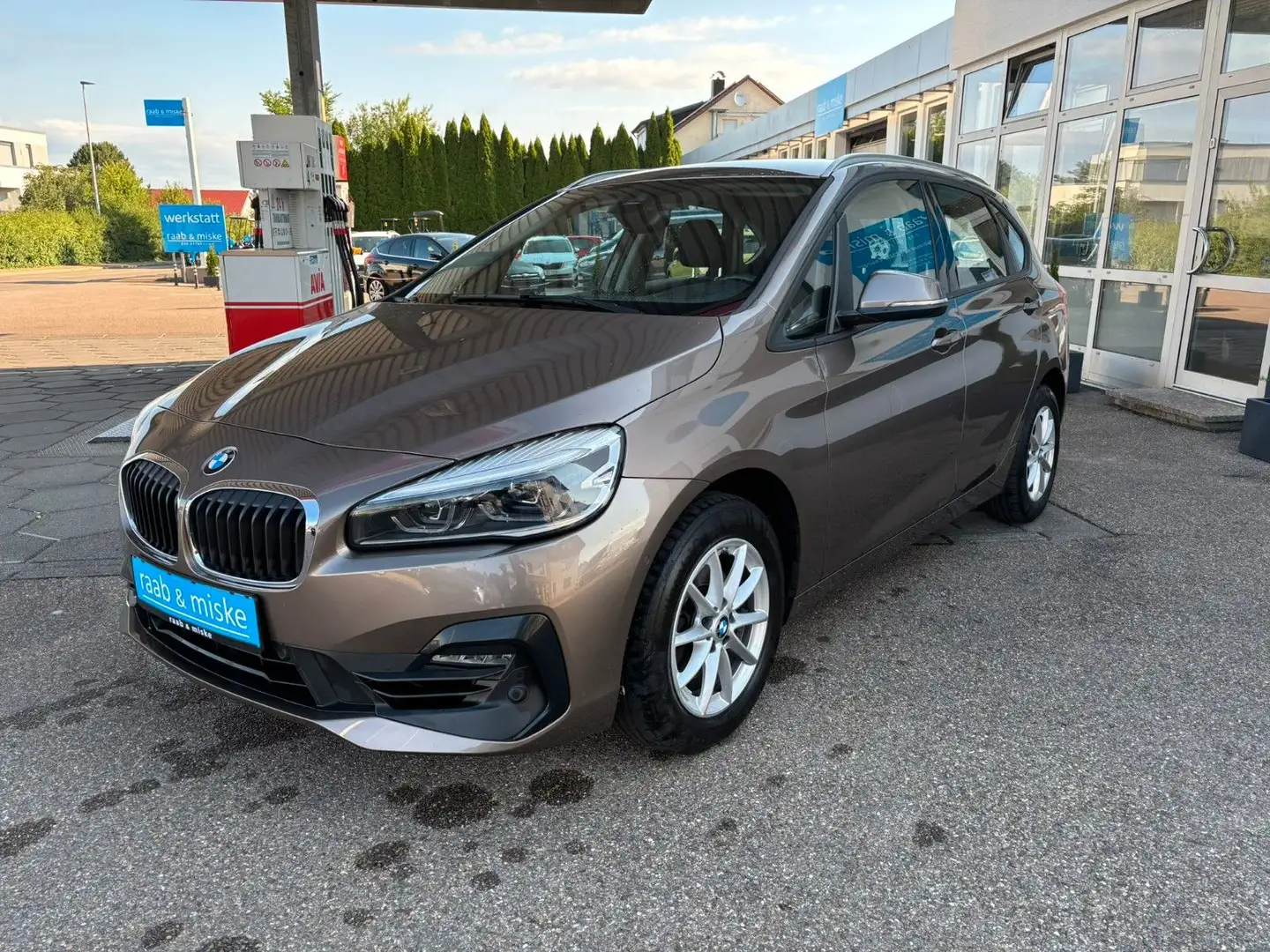 BMW 218 i Active Tourer Advantage *LED/Navi/PDC/MFL* Bruin - 2