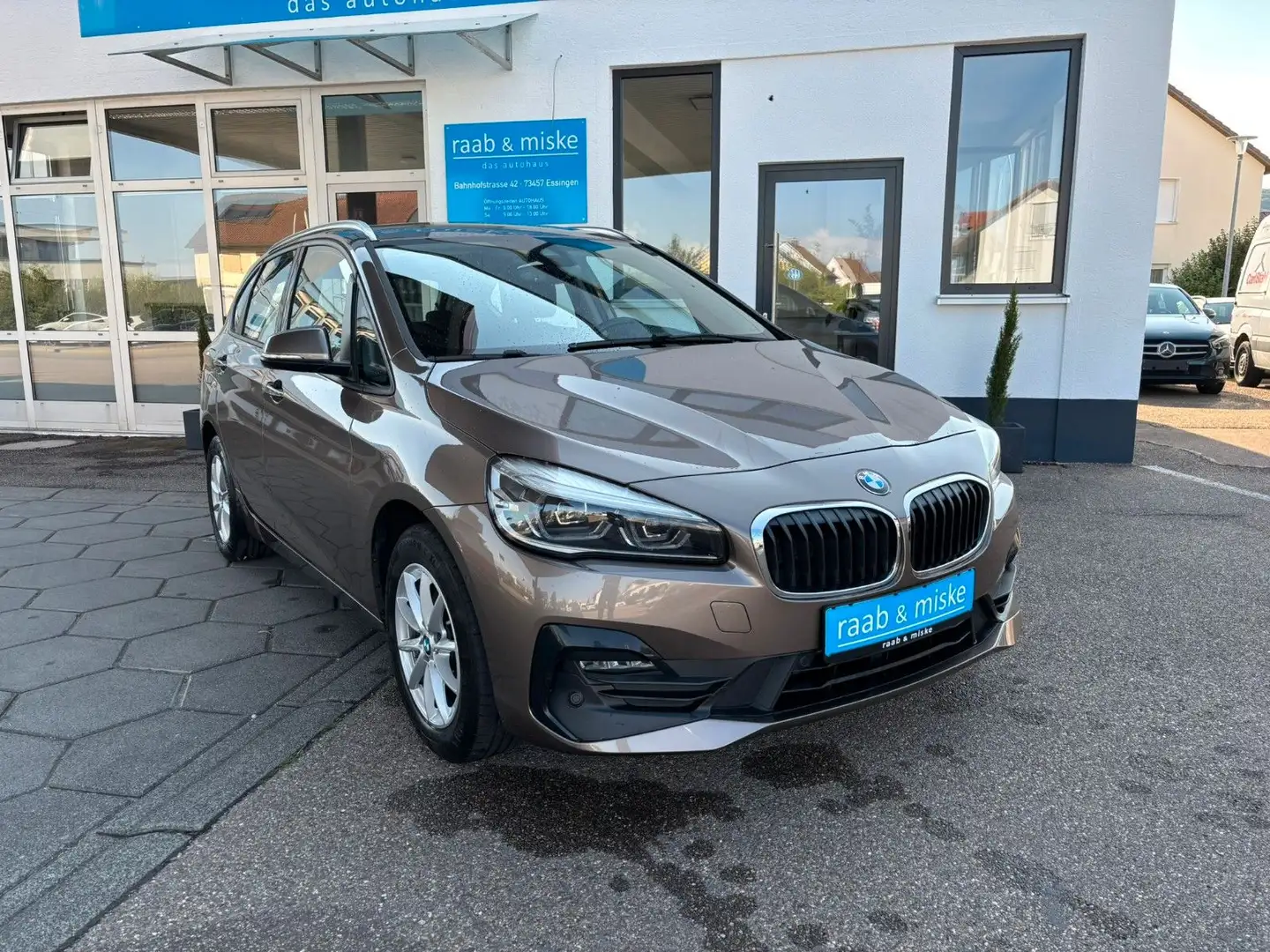 BMW 218 i Active Tourer Advantage *LED/Navi/PDC/MFL* Bruin - 1