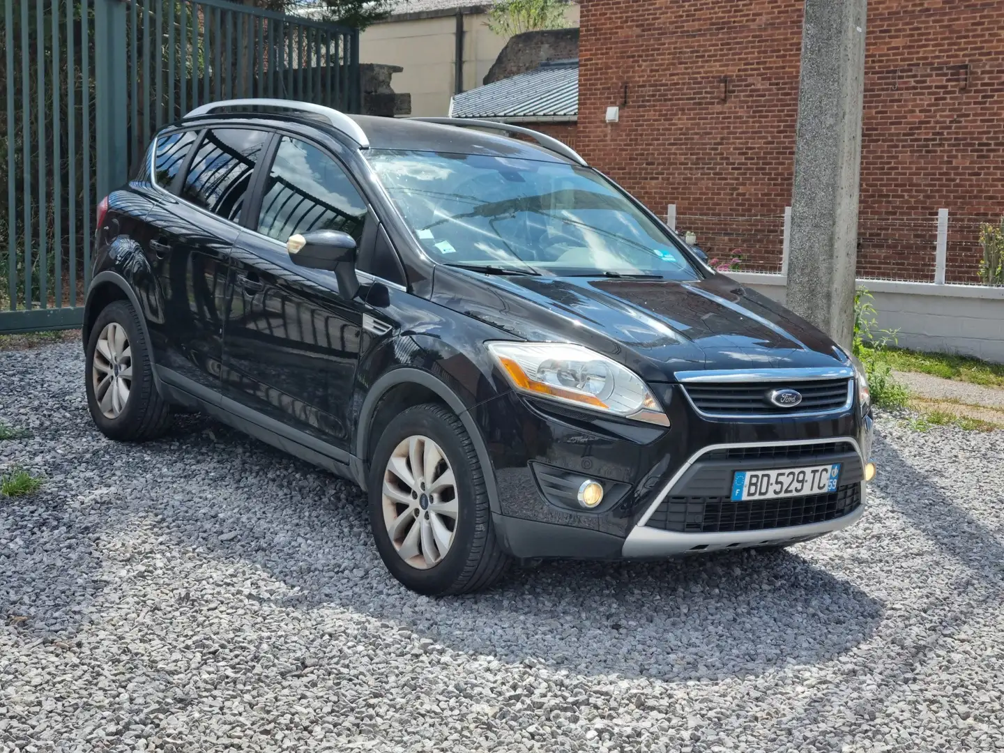 Ford Kuga 2.0 TDCi 2x4 Titanium - 1