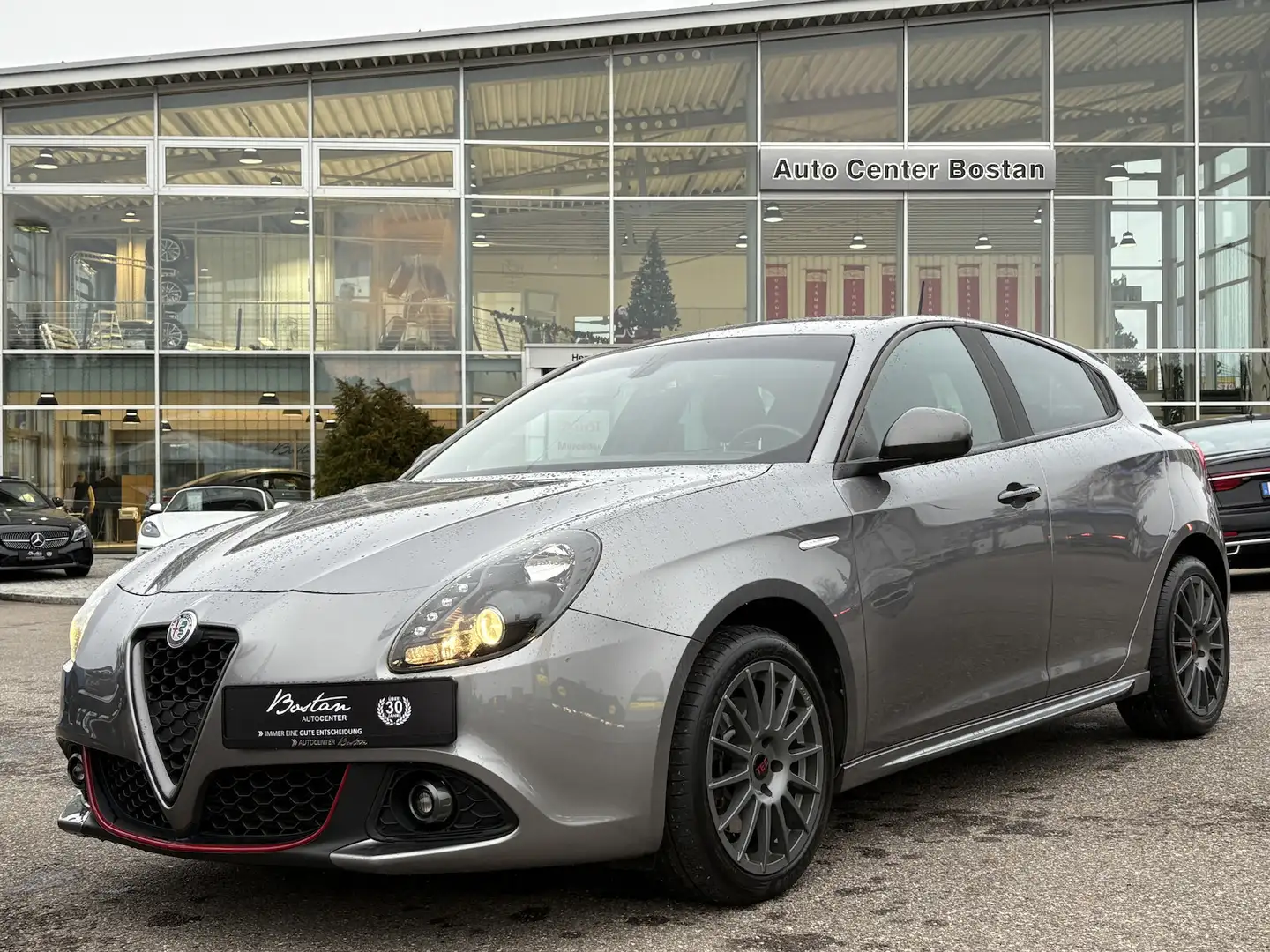 Alfa Romeo Giulietta 1.4 TB 16V AUTOMATIK/NAVI/TOUCH/1.HAND Grau - 2
