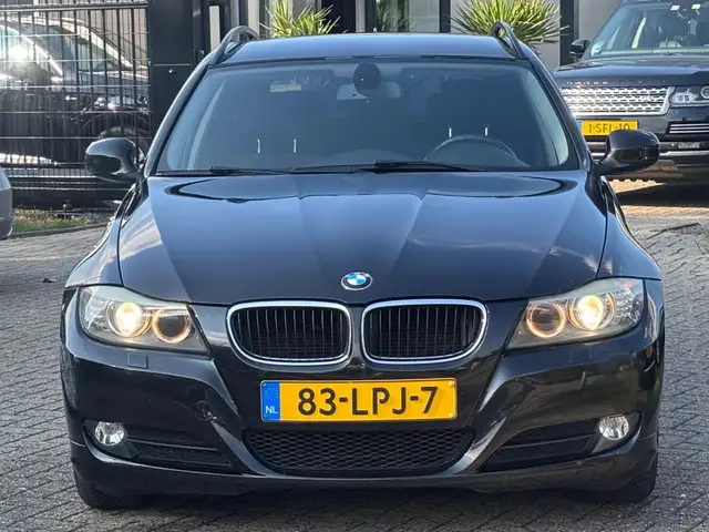 BMW 3 Series view 2