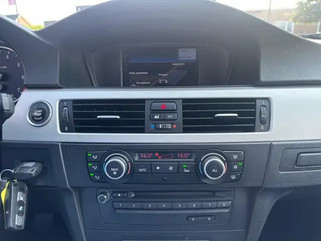 BMW 3 Series view 12