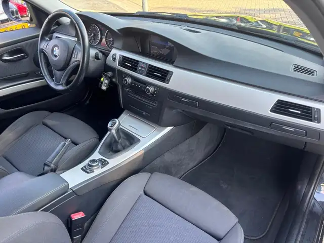 BMW 3 Series view 10