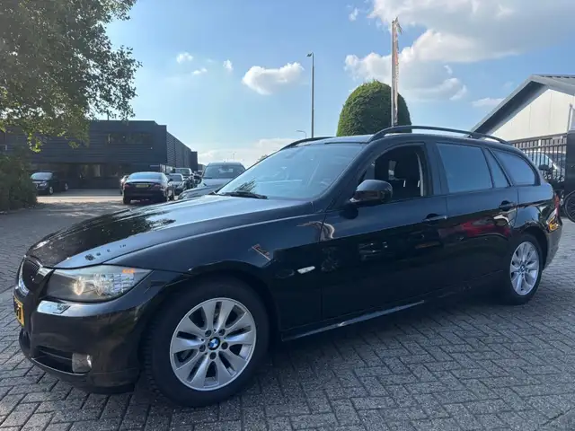 BMW 3 Series view 8