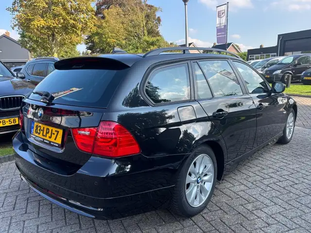 BMW 3 Series view 5