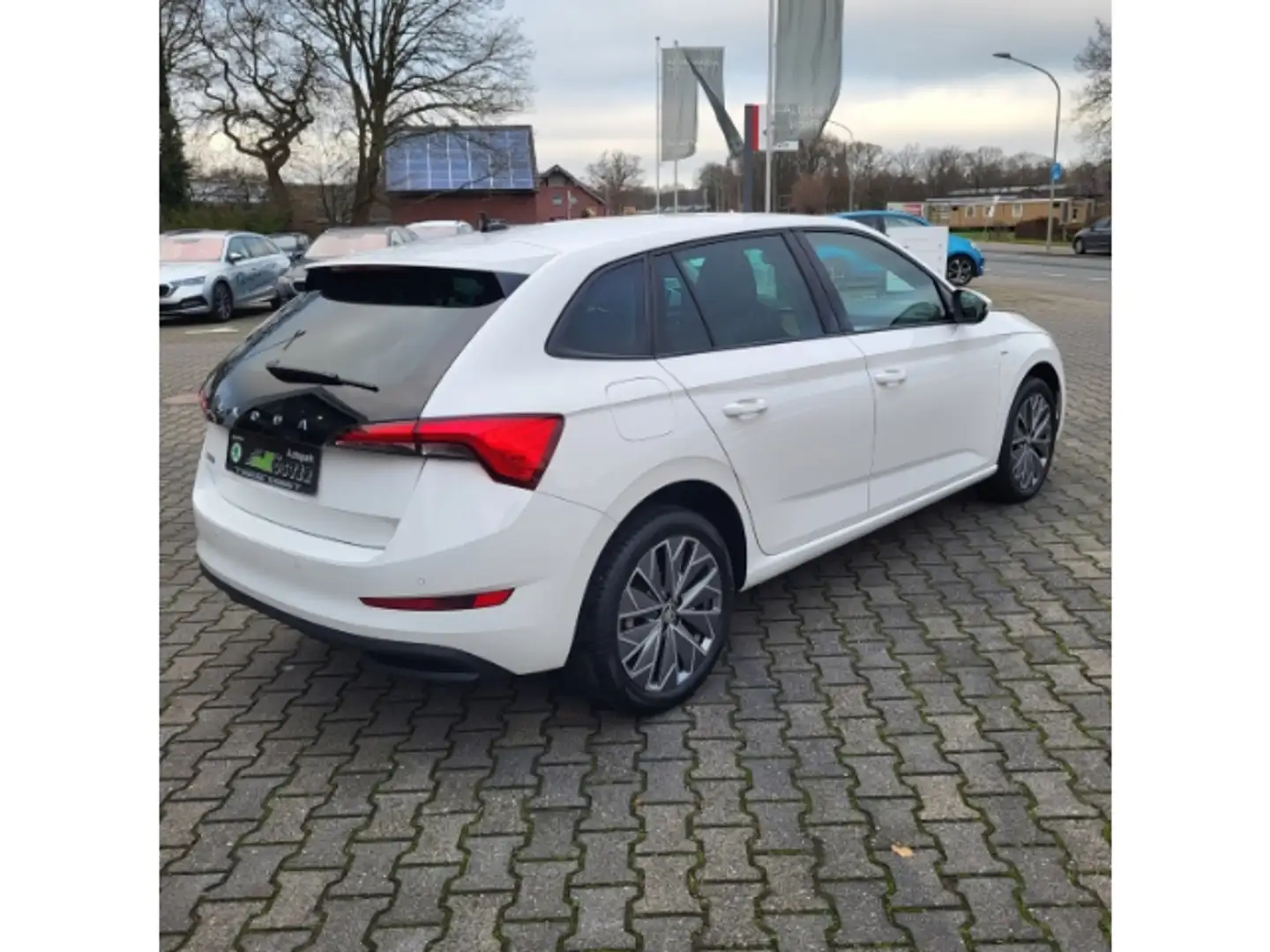Skoda Scala Tour 1.0 TSI 81 KW 6 Gang Schaltgeriebe*NAV*LED*RF Weiß - 2