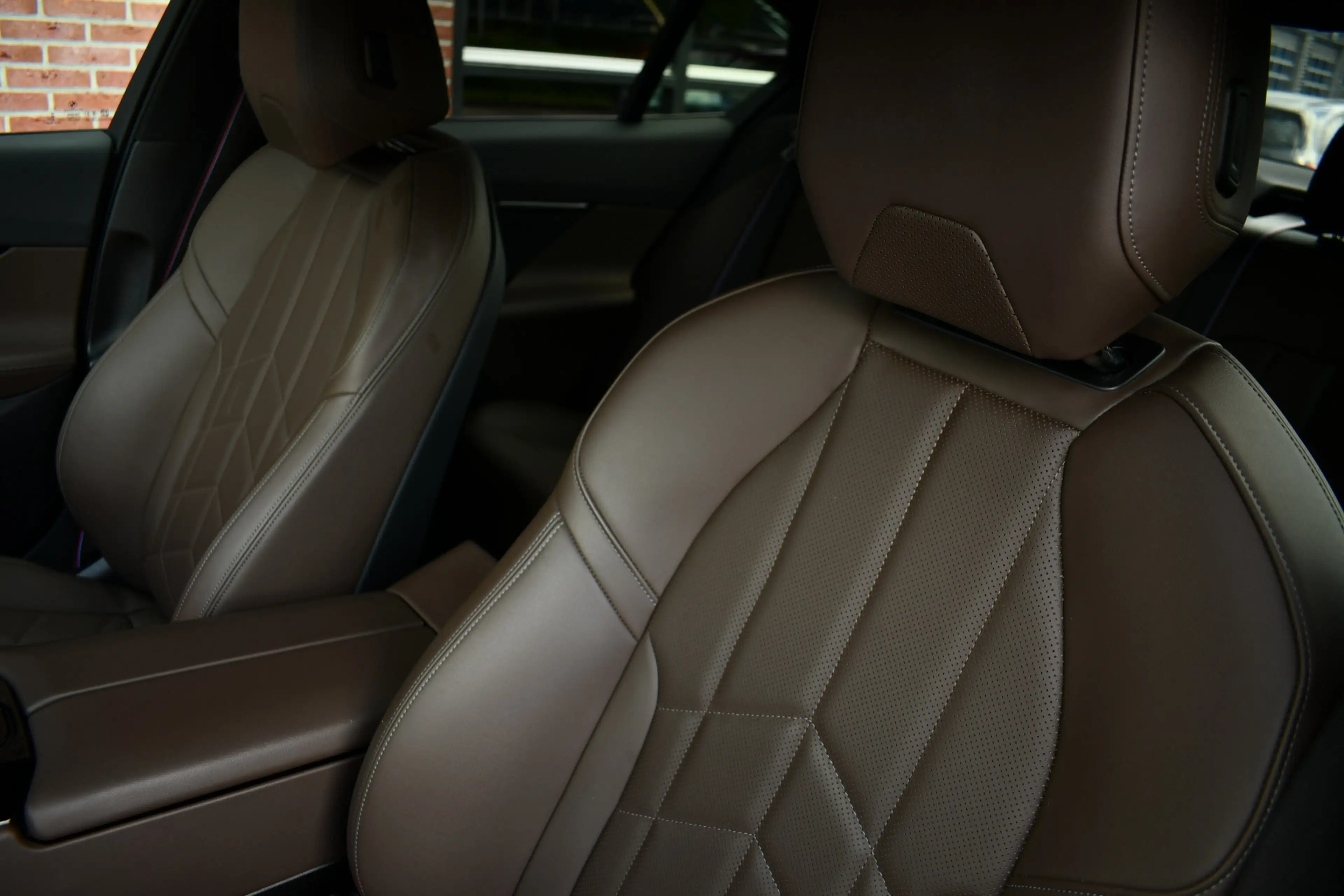 BMW 550 5-serie 550e xDrive M-Sport Pro B&W Trekh Prof-ond — photo 44