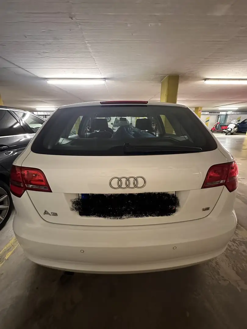 Audi A3 1.6 Sportback Jubiläumsmodell Weiß - 2