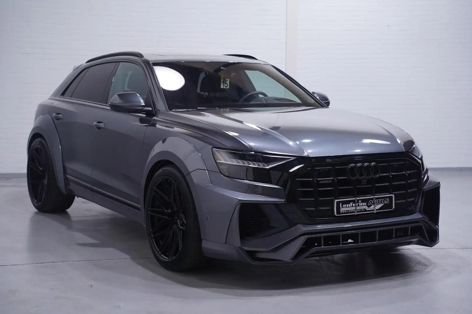 Audi Q8 55 TFSI quattro Prior bodykit en tuning 430PK pano Grijs - 2