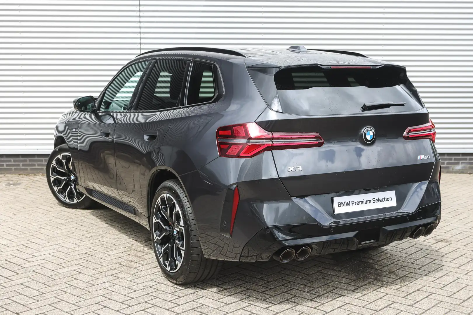 BMW X3 M50 xDrive Automaat / Panoramadak / Trekhaak / Spo Grijs - 2