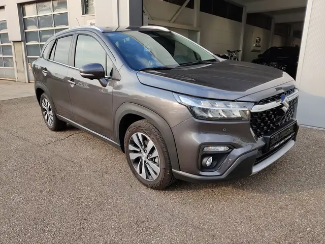 Suzuki SX4 S-Cross Grand Luxe + 2WD