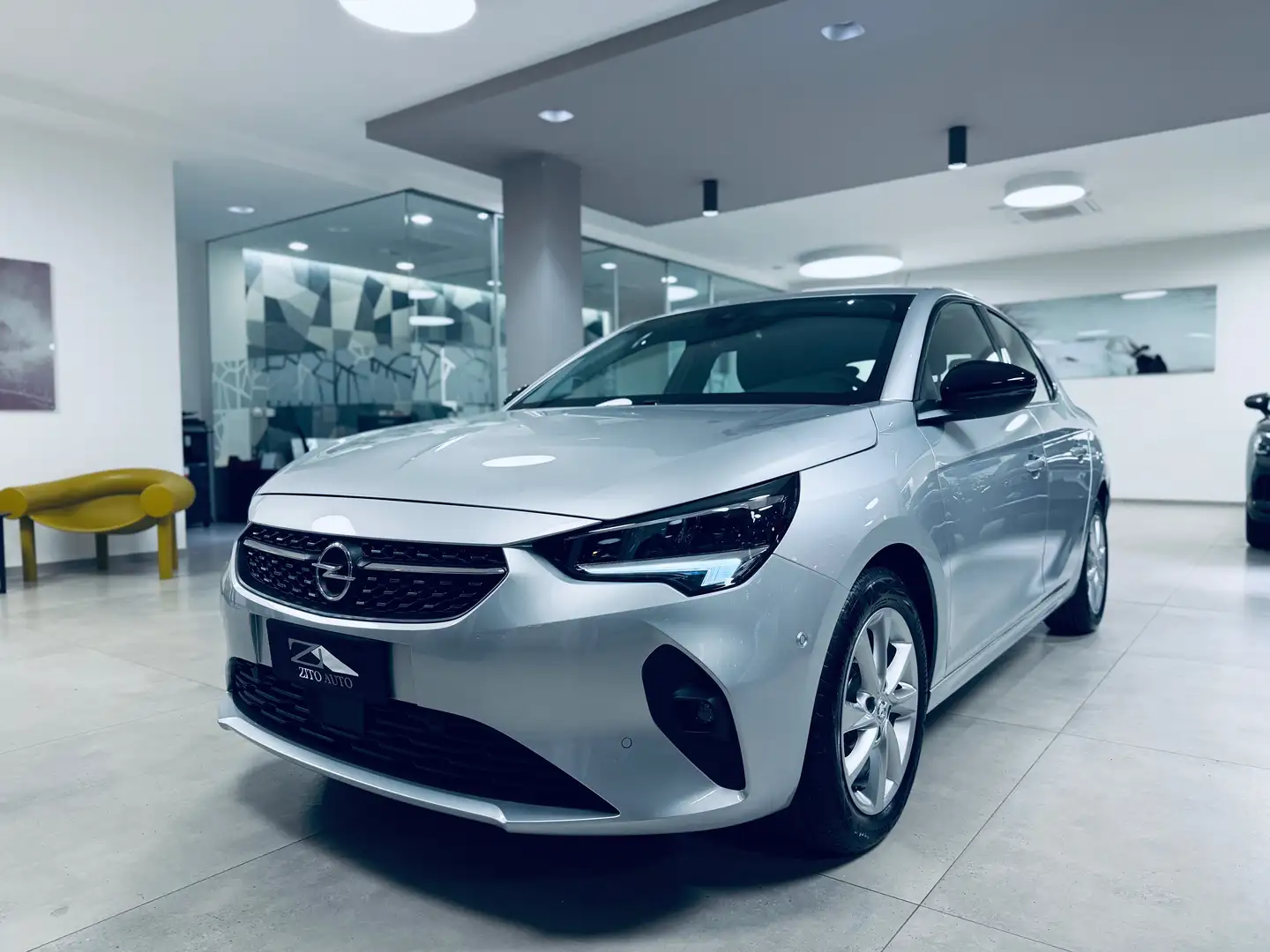 Opel Corsa 1.2 Elegance Zilver - 1