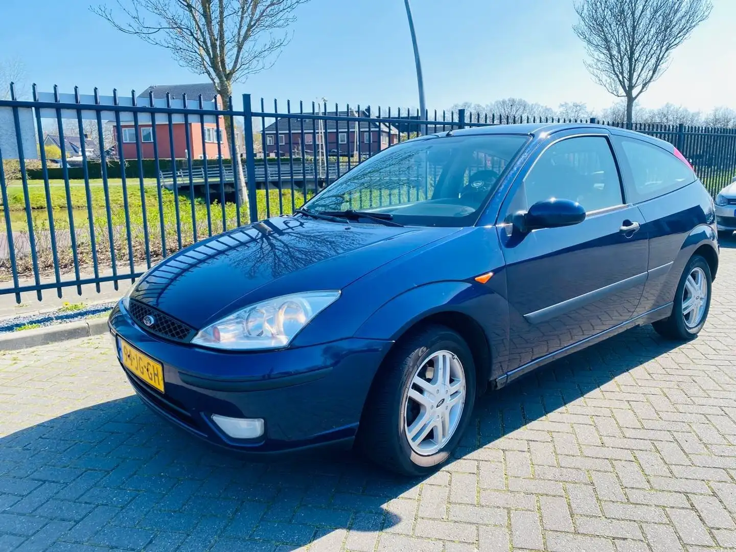 Ford Focus Focus+1.6-16V+Trend Blauw - 2