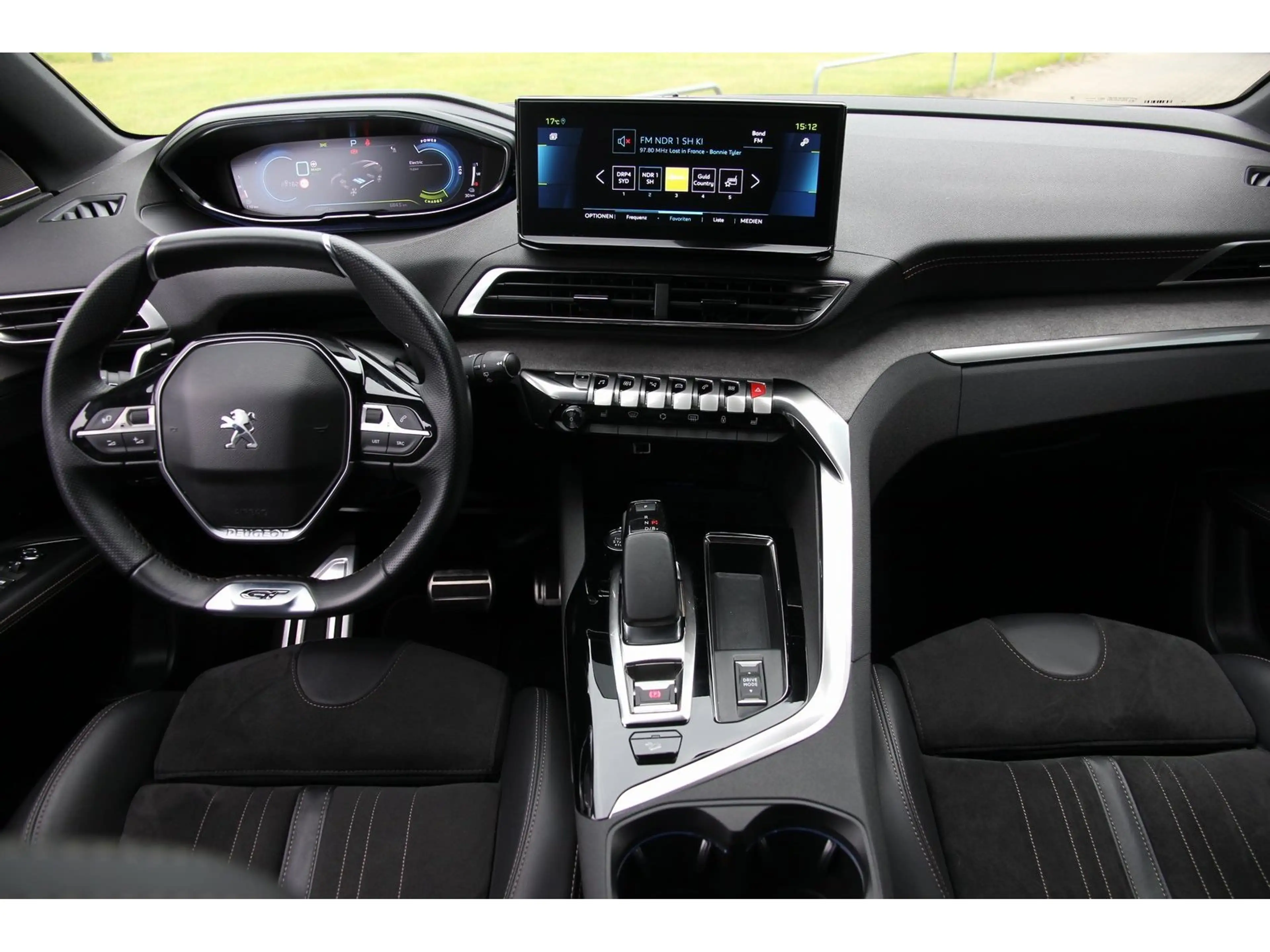 Peugeot 3008 GT Pack Hybrid4 300 Night Vision Focal — photo 17
