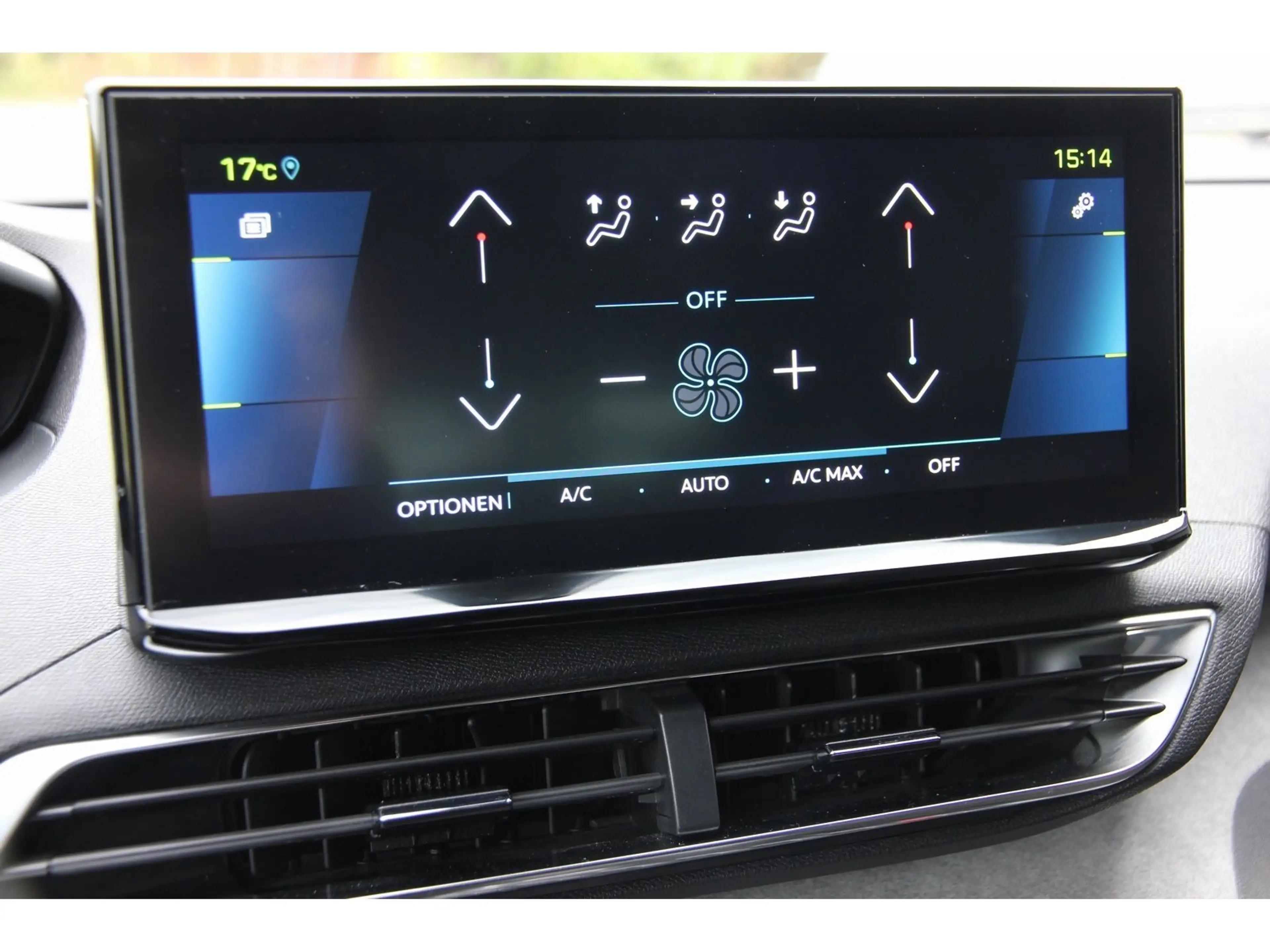 Peugeot 3008 GT Pack Hybrid4 300 Night Vision Focal — photo 24