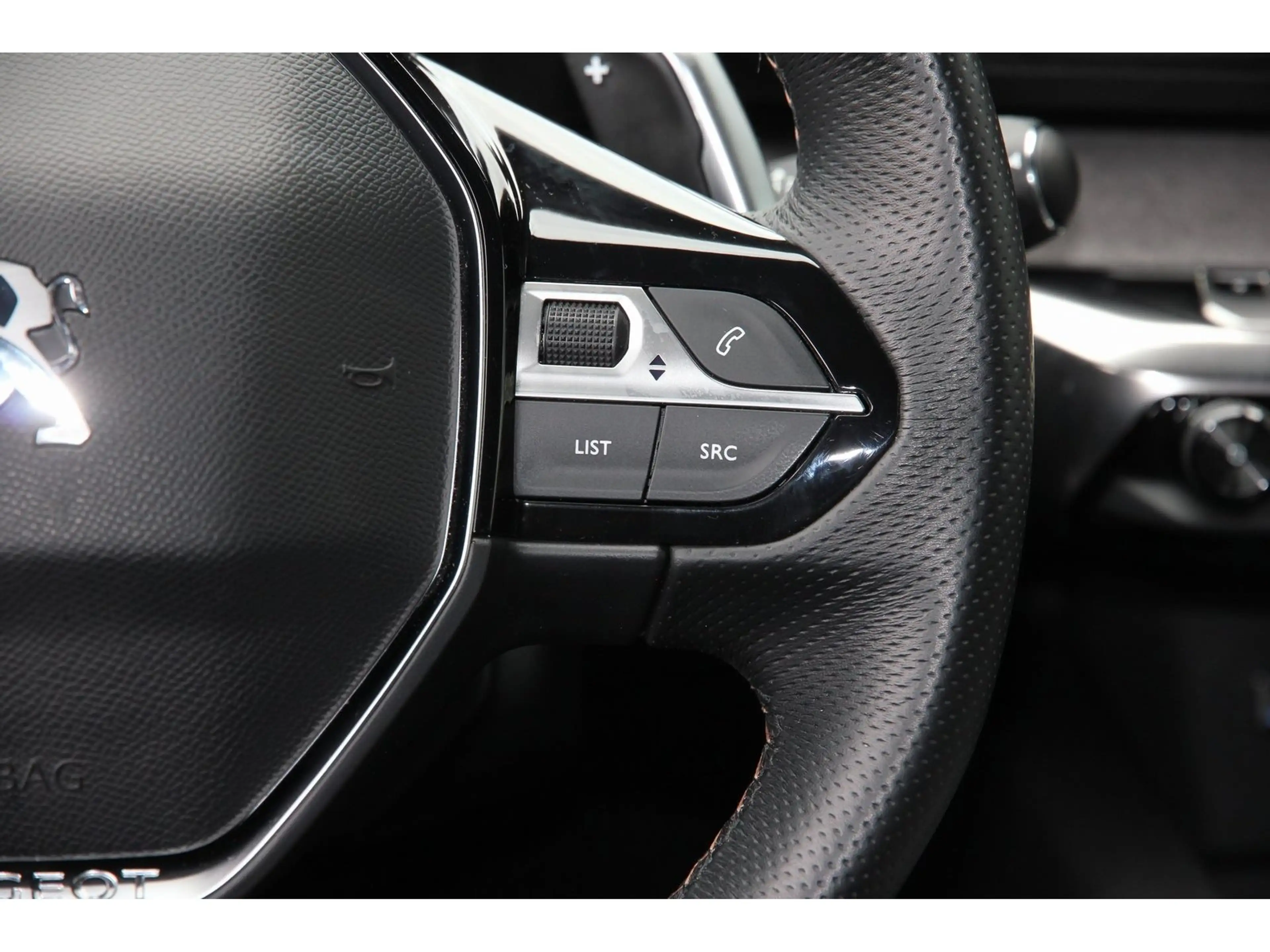 Peugeot 3008 GT Pack Hybrid4 300 Night Vision Focal — photo 21