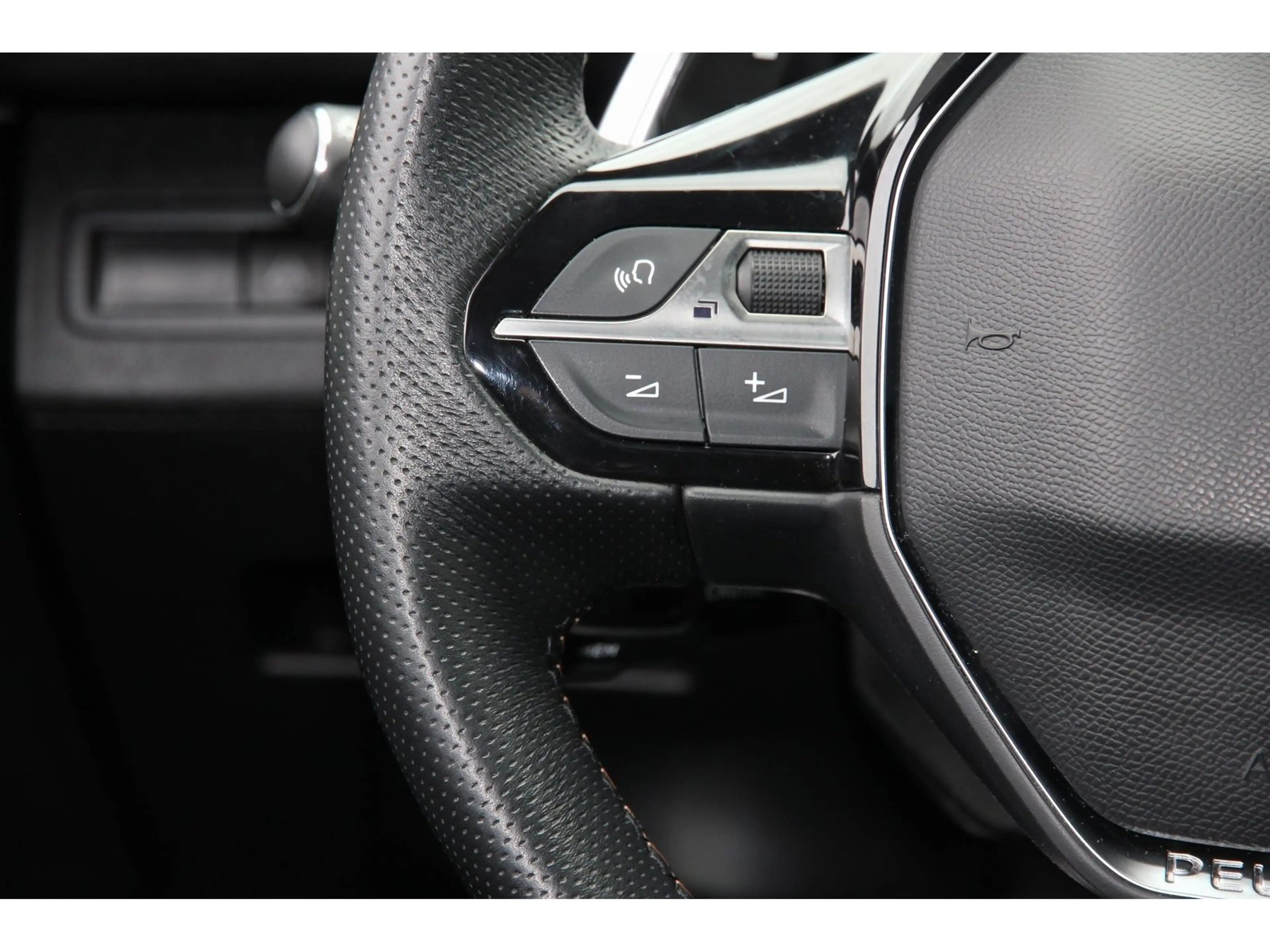 Peugeot 3008 GT Pack Hybrid4 300 Night Vision Focal — photo 20