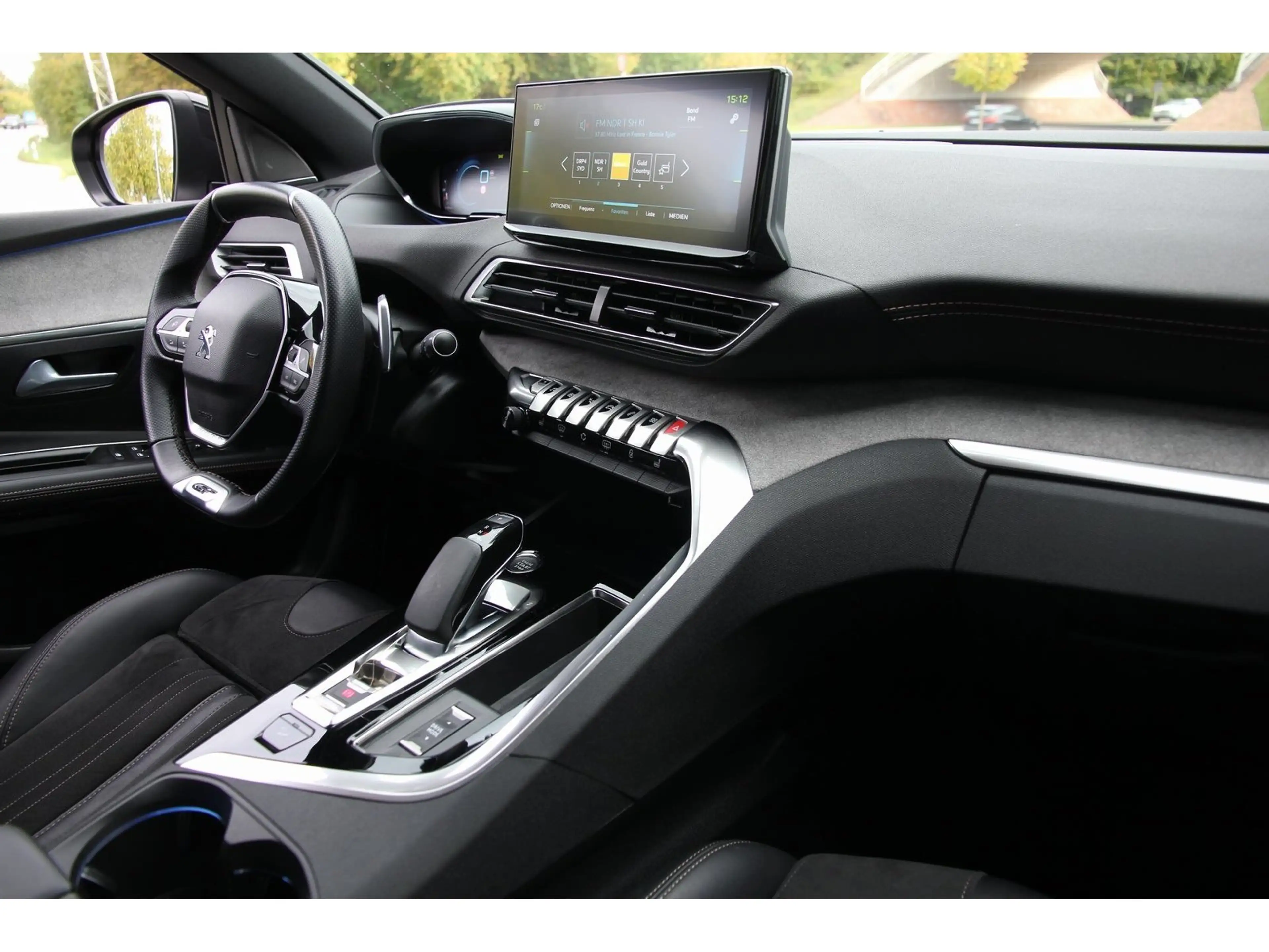 Peugeot 3008 GT Pack Hybrid4 300 Night Vision Focal — photo 18