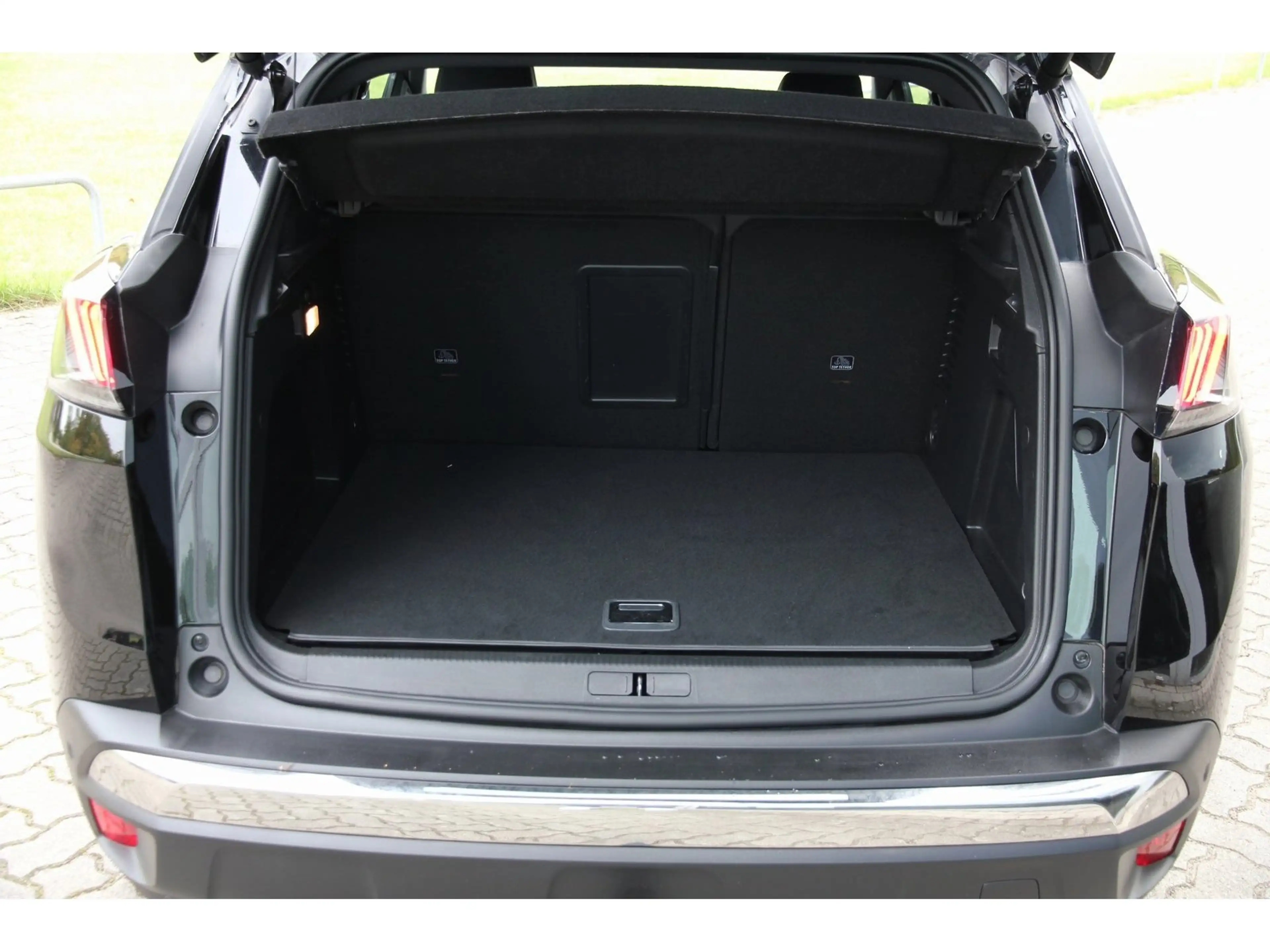 Peugeot 3008 GT Pack Hybrid4 300 Night Vision Focal — photo 8
