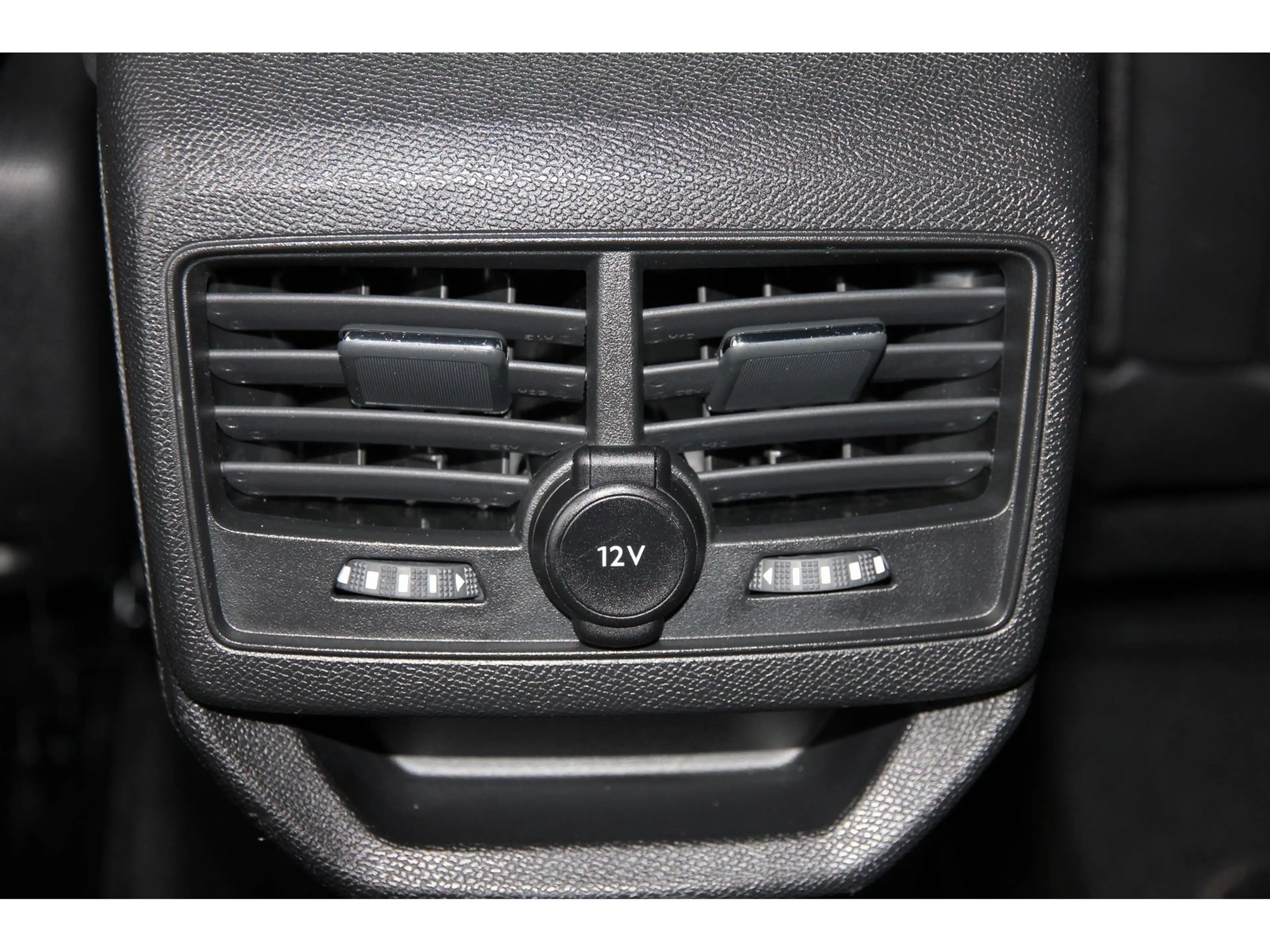 Peugeot 3008 GT Pack Hybrid4 300 Night Vision Focal — photo 10