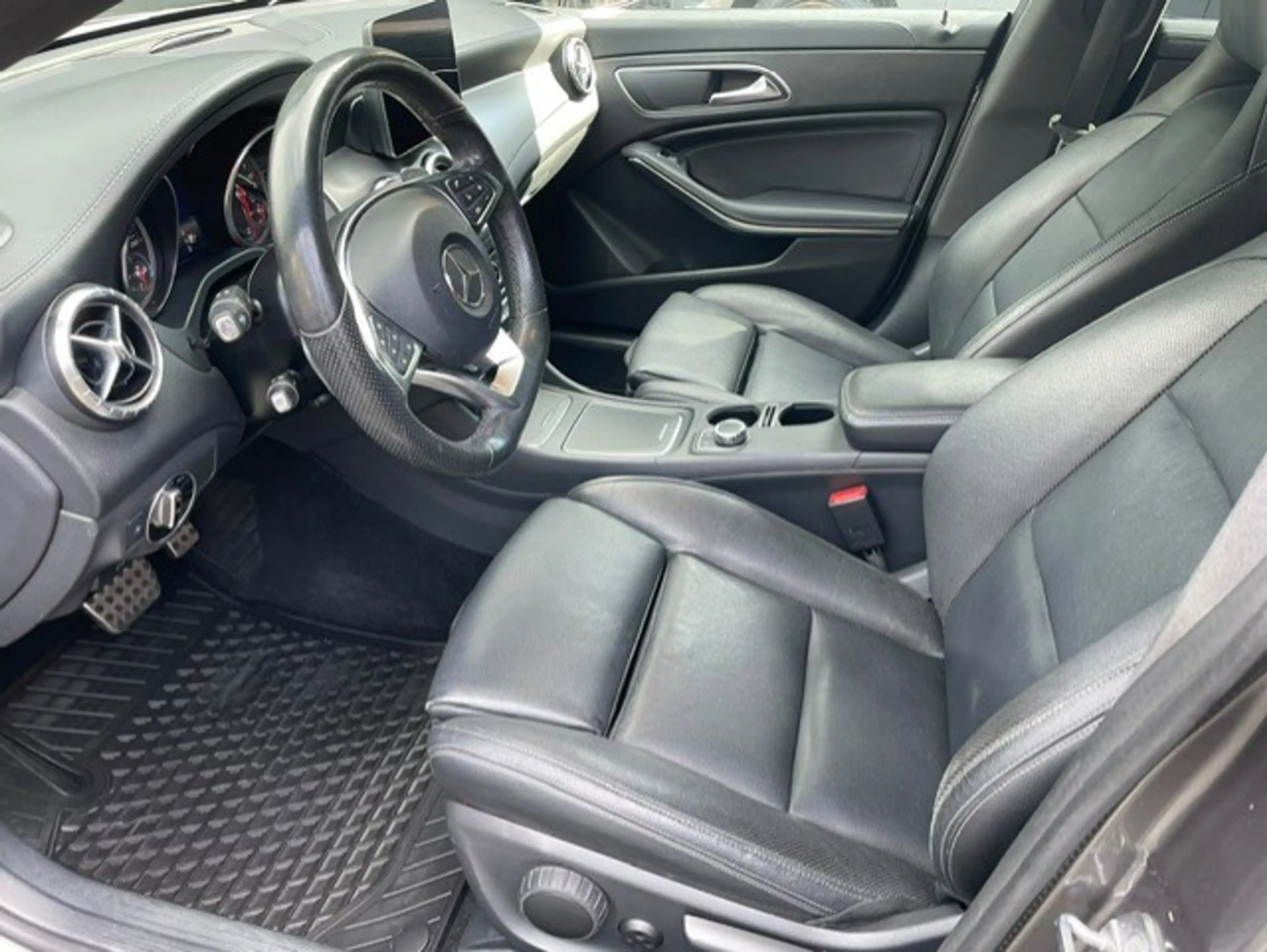 Mercedes-Benz CLA 180 AMG LINE MOTOR DEFECT NAVI PDC — photo 7