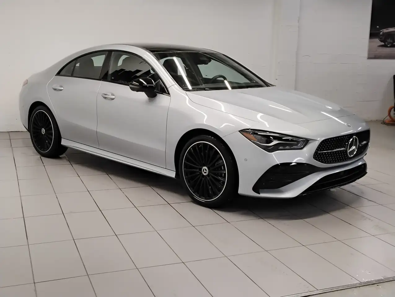 Mercedes-Benz CLA снимка Mercedes-Benz CLA